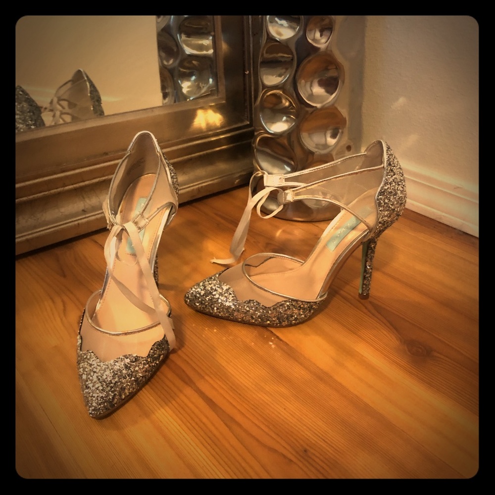 Betsy Johnson Silver 3” Heels Sz 7